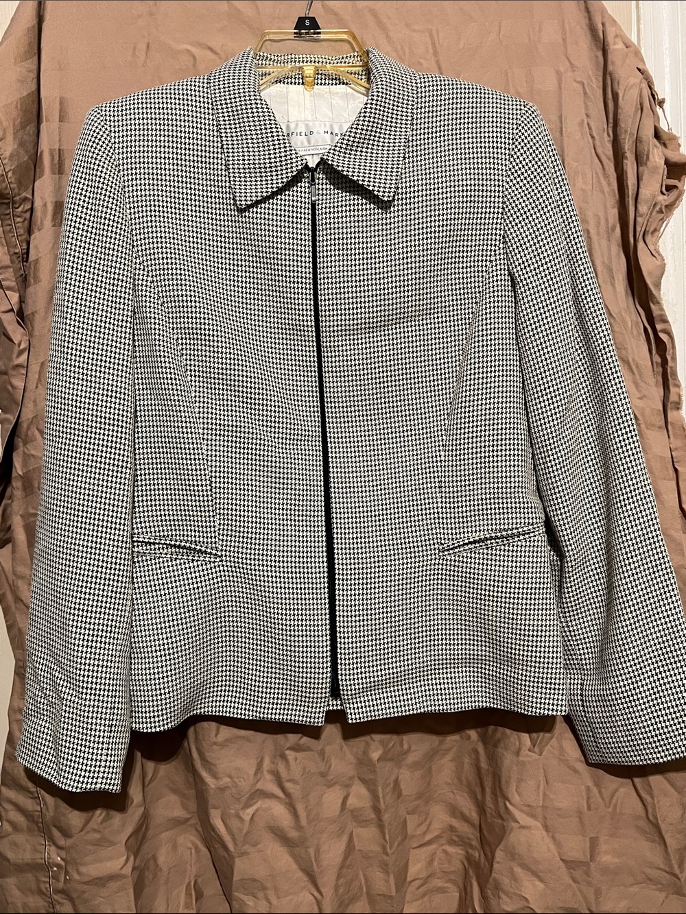 Garfield & Marks Classy Black & White Houndstooth Zip-Front Blazer, Size 8